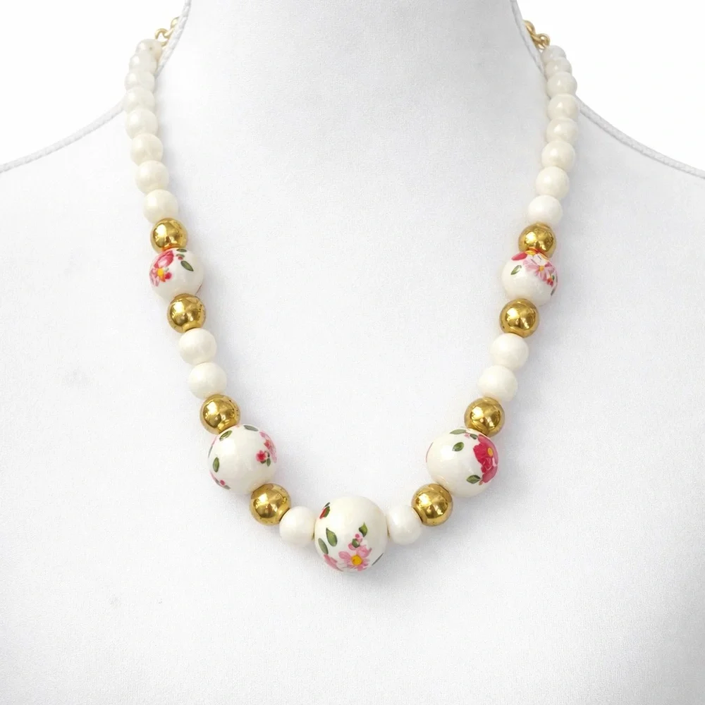 Vintage Hand Painted Floral Acrylic Beaded Necklace White & Gold Cottagecore